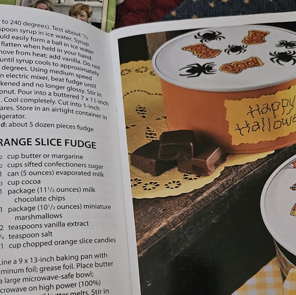 ⚠️Free bundle item- 2 kid holiday cookbooks - Picture 3 of 5